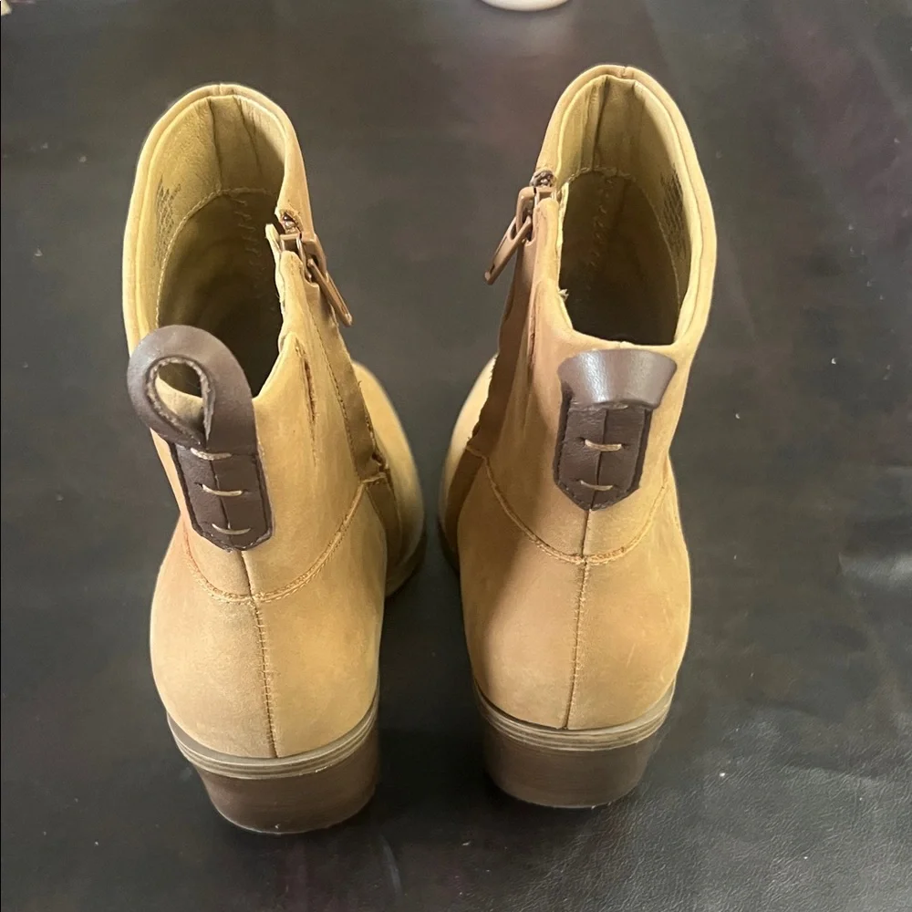Crown Vintage‎ Tan Platform Ankle Boots